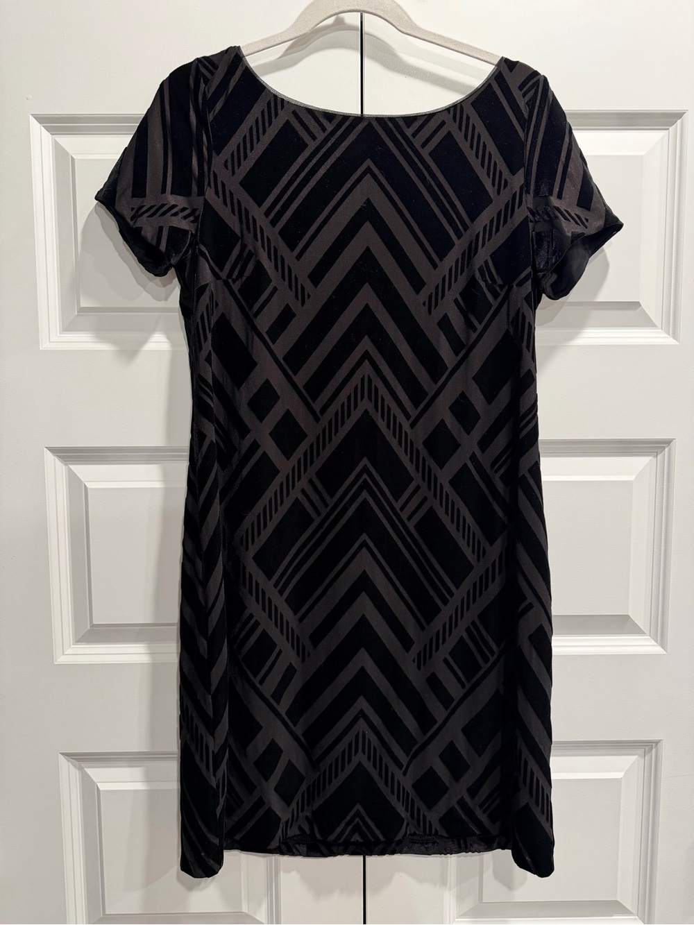 White House Black Market Black Geometric Velvet-Print Shift Dress